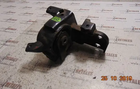 Toyota Avensis T270 Engine mount bracket