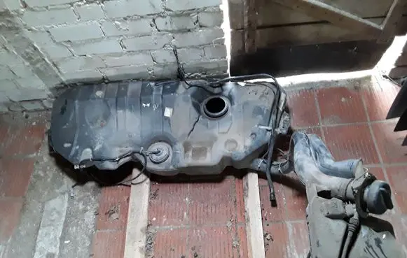 Fuel tank