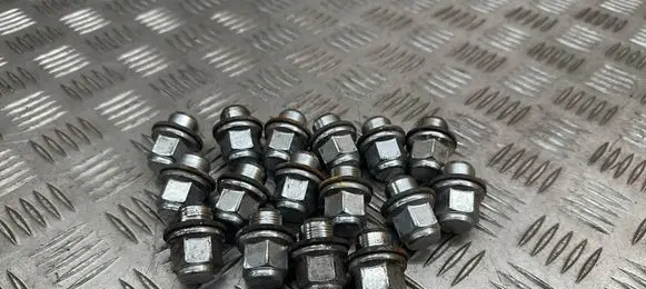 Toyota RAV 4 (XA40) Nuts/bolts