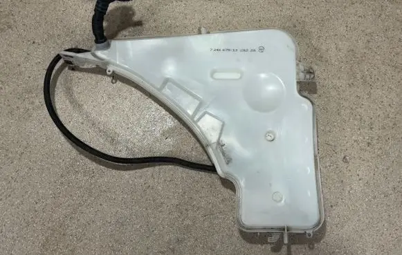 BMW 4 F32 F33 Windshield washer fluid reservoir/tank 7241679 7302589