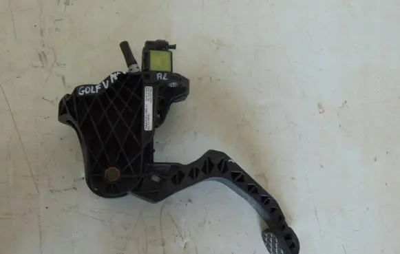 Volkswagen Golf V Clutch pedal 1K1721059BE