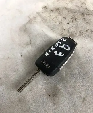 Audi Q3 8U Ignition key/card 8x0837220