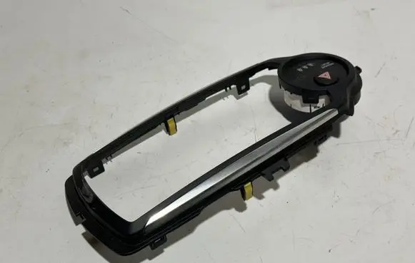 Toyota Yaris Radio/GPS head unit trim 865410D030