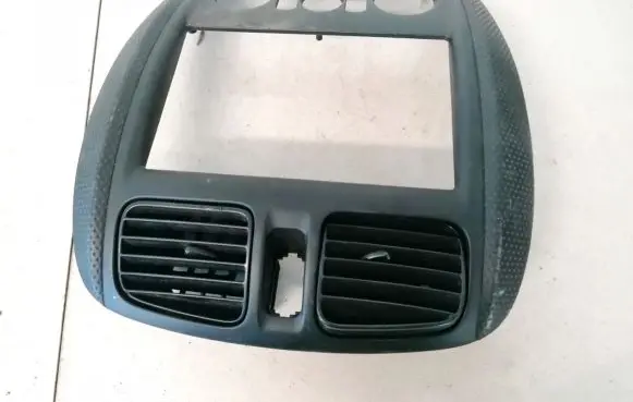 Mazda 323 Dash center air vent grill gm932