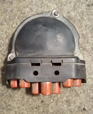 BMW 5 E34 Spark distributor cap 1235522365