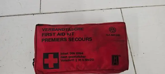 Volkswagen Touareg I First aid kit 7L6860282