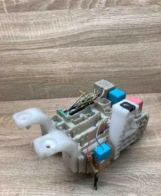 Toyota Prius (XW20) Fuse module 804116048 8G311496