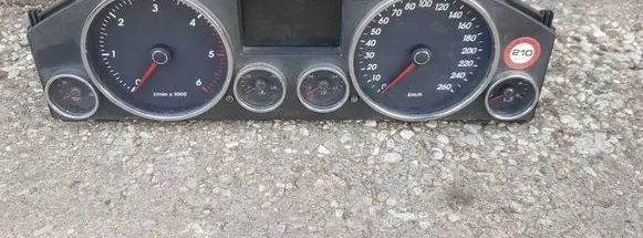 Volkswagen Touareg I Speedometer (instrument cluster) 7L6920881S