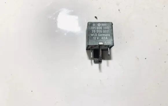Volkswagen Golf II Other relay 171906383 20205007