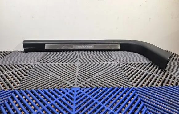 Lexus RX 330 - 350 - 400H Front sill trim cover 6791048012