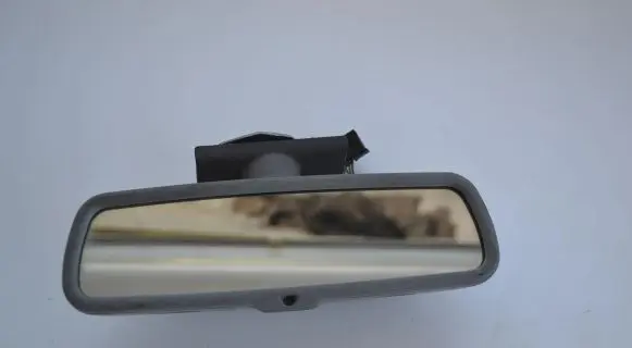 Rear view mirror (interior)