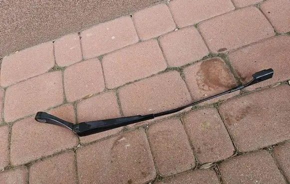 Opel Astra K Front wiper blade arm 13418991