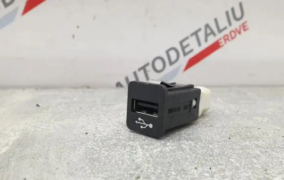 BMW 5 F10 F11 USB socket connector 9237656 84109237656