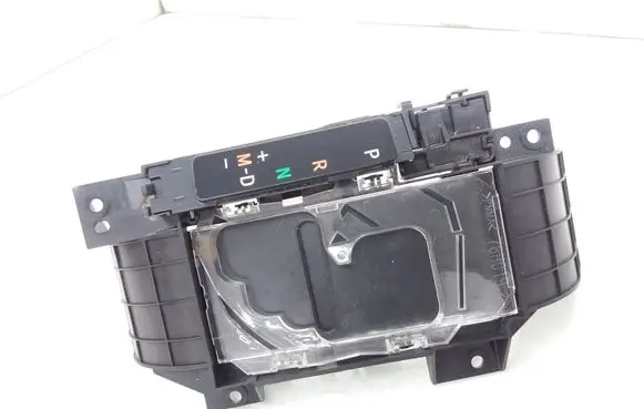 Toyota RAV 4 (XA40) Gear shift selector indicator 76H017