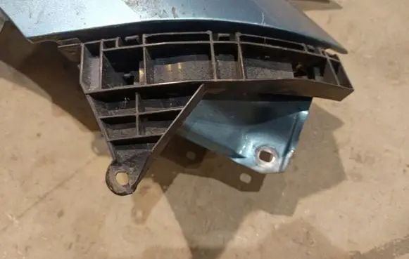 Honda FR-V Front bumper mounting bracket