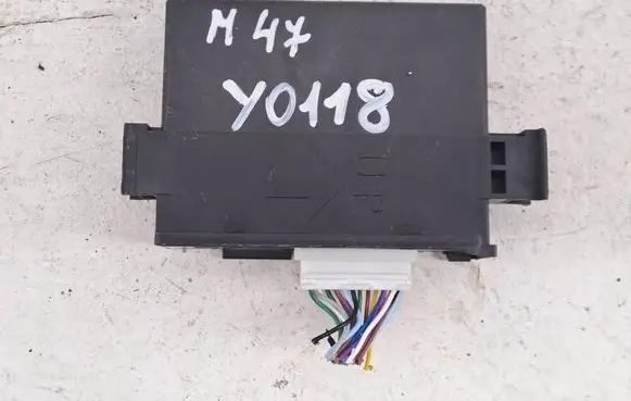 Mazda CX-3 Keyless (KESSY) go control unit/module D09V675U0
