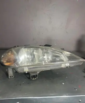 Renault Megane I Headlight/headlamp 7700427870D