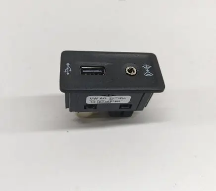 Volkswagen Golf VII AUX in-socket connector 5G0035222C 5Q0035724