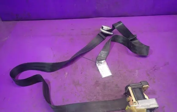 Volkswagen Golf IV Front seatbelt
