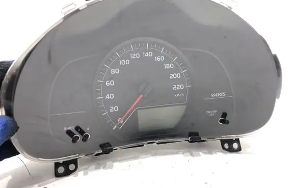 Toyota Yaris Speedometer (instrument cluster) 83800-0DP50