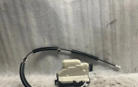 Opel Combo E Sliding door lock 16943541 2159M125911 PSA221720