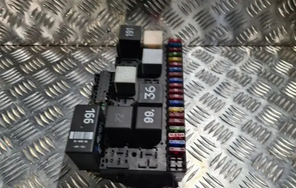 Volkswagen Golf IV Fuse module