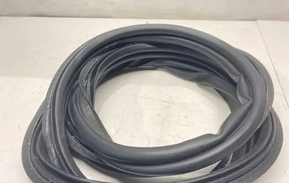 Peugeot 3008 II Trunk rubber seal (body) 