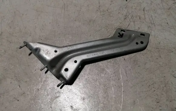 Audi Q5 SQ5 8R Fender mounting bracket 8R0821136