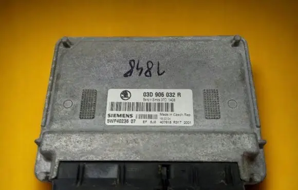 Skoda Fabia Mk1 (6Y) Engine control unit/module 03D906032R
