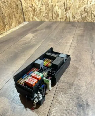Mercedes-Benz GL X164 Fuse module A1645400572 5072426 13471306
