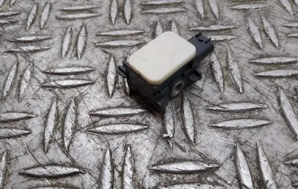 Mercedes-Benz R W251 Airbag deployment crash/impact sensor