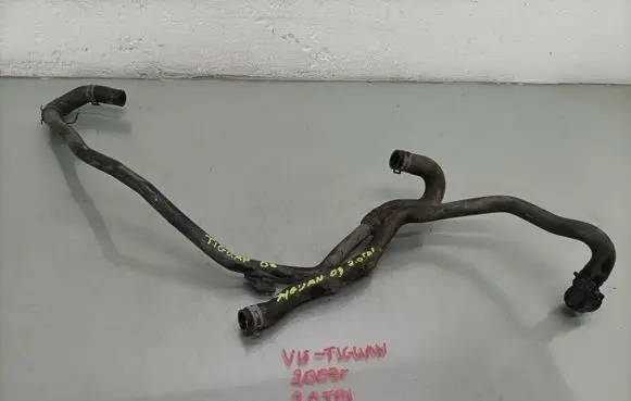 Volkswagen Tiguan Engine coolant pipe/hose