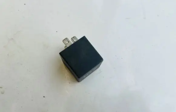 Volkswagen PASSAT B4 Other relay 357906381a 24690000