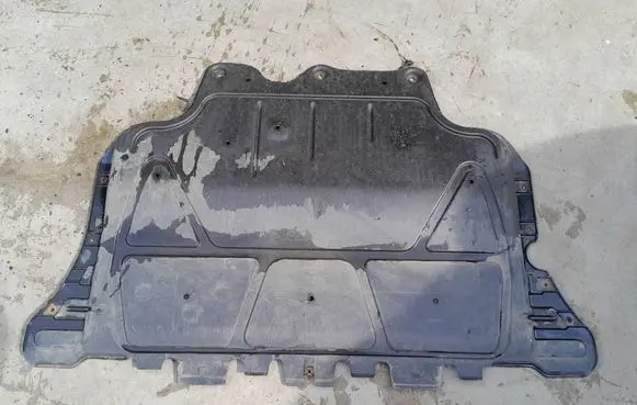 Volkswagen Golf VII Engine splash shield/under tray 5Q0825236