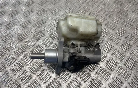 Volkswagen Golf V Master brake cylinder 1K1611301D