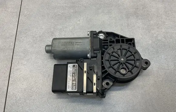 Volkswagen Golf VI Rear door window regulator motor 8P7959812B