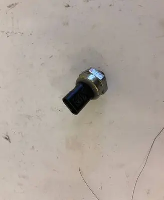 BMW X4 G02 Oil pressure sensor 8647488