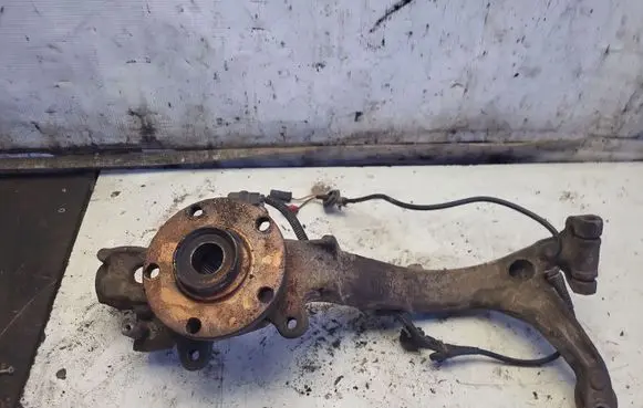 Audi A4 S4 B5 8D Front wheel hub 