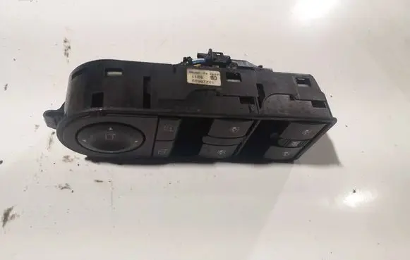 Nissan Almera Tino Front door window switch trim 13228709