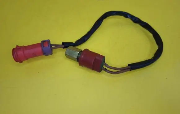 Audi 80 90 B3 Air conditioning (A/C) pressure sensor 8A0959482AA