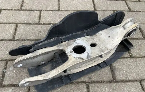 Audi Q7 4M Rear upper control arm/wishbone 4M0505311H 4M0505415B