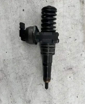 Volkswagen Caddy Fuel injector 0414720215