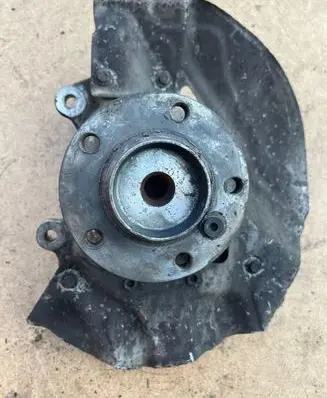 BMW 5 E60 E61 Front wheel hub 
