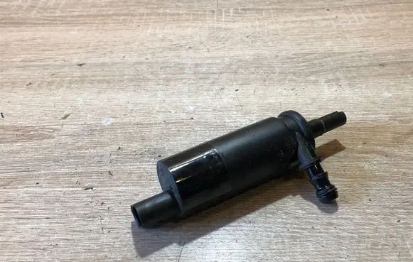 BMW 3 E90 E91 Headlight washer pump 697309702
