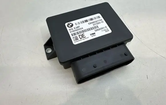 BMW 5 F10 F11 Hand brake control module 23122010
