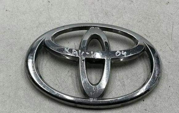 Toyota RAV 4 (XA20) Manufacturer badge logo/emblem 