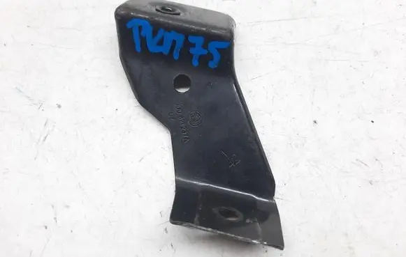 Skoda Superb B5 (3U) Fender mounting bracket 3U0821237A