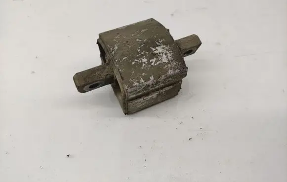 Mercedes-Benz E W211 Engine mount bracket 220240