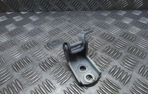 Nissan Qashqai+2 Front door upper hinge 