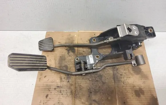 Chevrolet Nubira Pedal assembly 